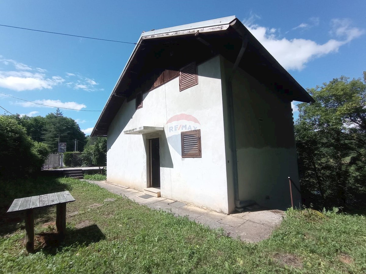 Hiša Na predaj - KARLOVAČKA  DUGA RESA 