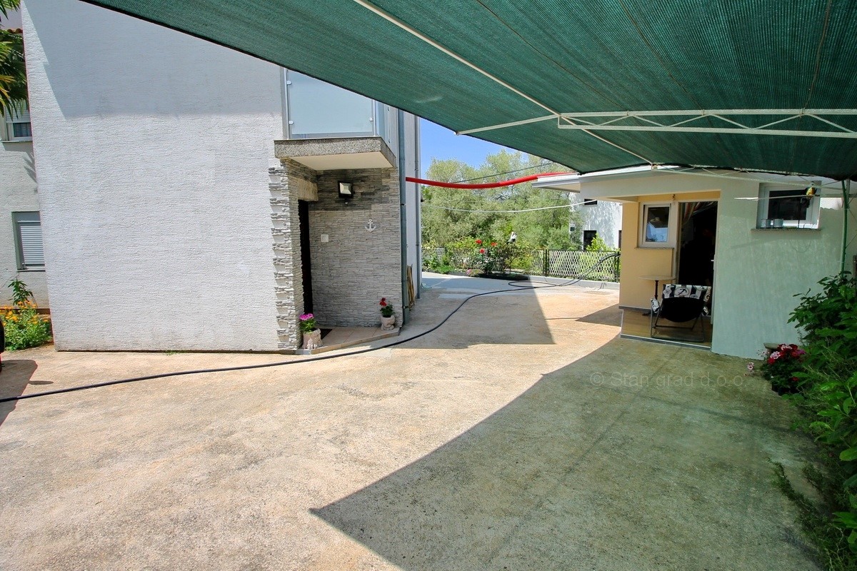 Dom Na predaj - PRIMORSKO-GORANSKA  KRK 