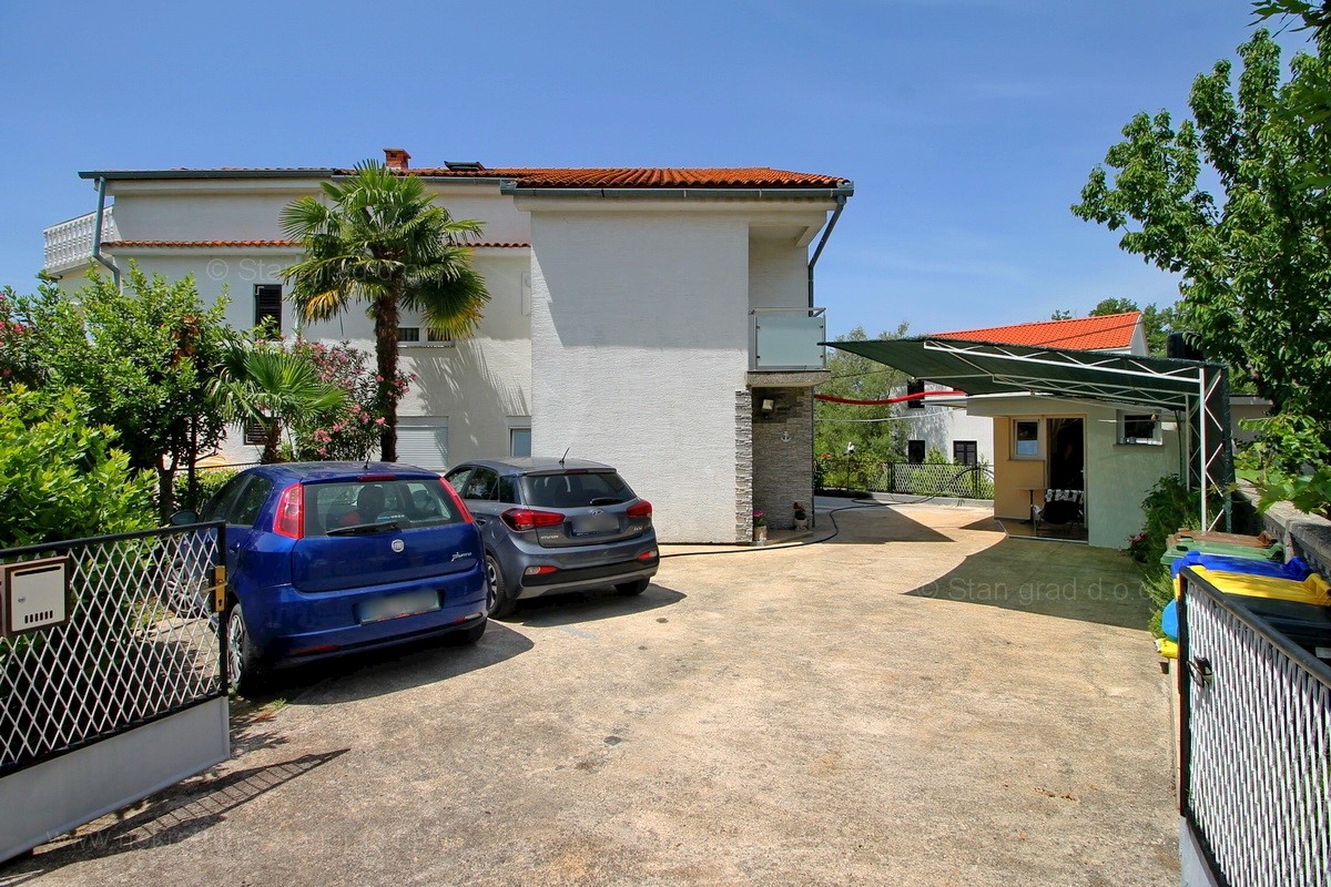 Dom Na predaj - PRIMORSKO-GORANSKA  KRK 