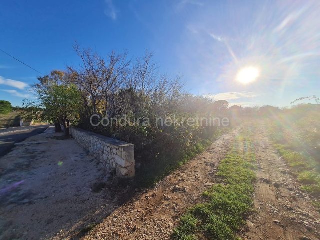 Land for sale 3773 m² – Vrsi