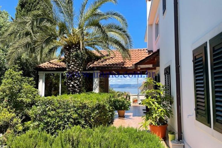 Business premises for sale 600 m² – Sutivan