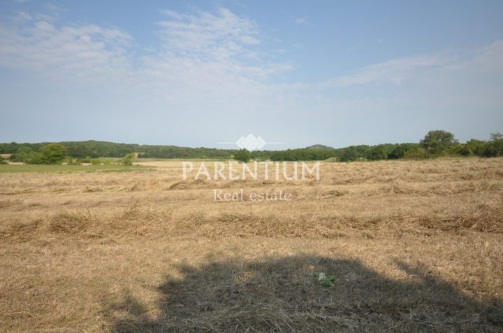 Działka na sprzedaż 13357 m² – Valkarin