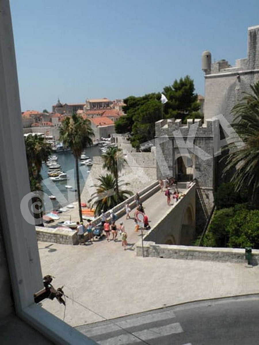 Casa In vendita - DUBROVAČKO-NERETVANSKA  DUBROVNIK 