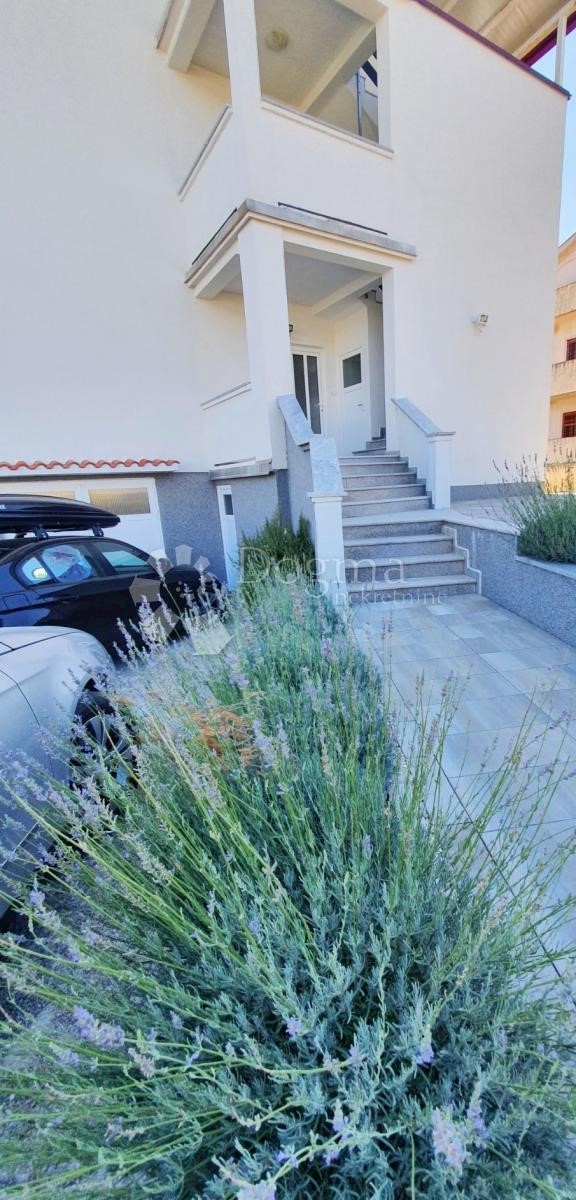 Apartma Naprodaj - PRIMORSKO-GORANSKA  Rab
