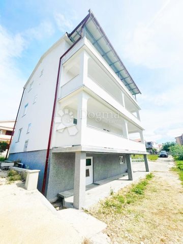 Hiša na predaj 347 m² – Lopar