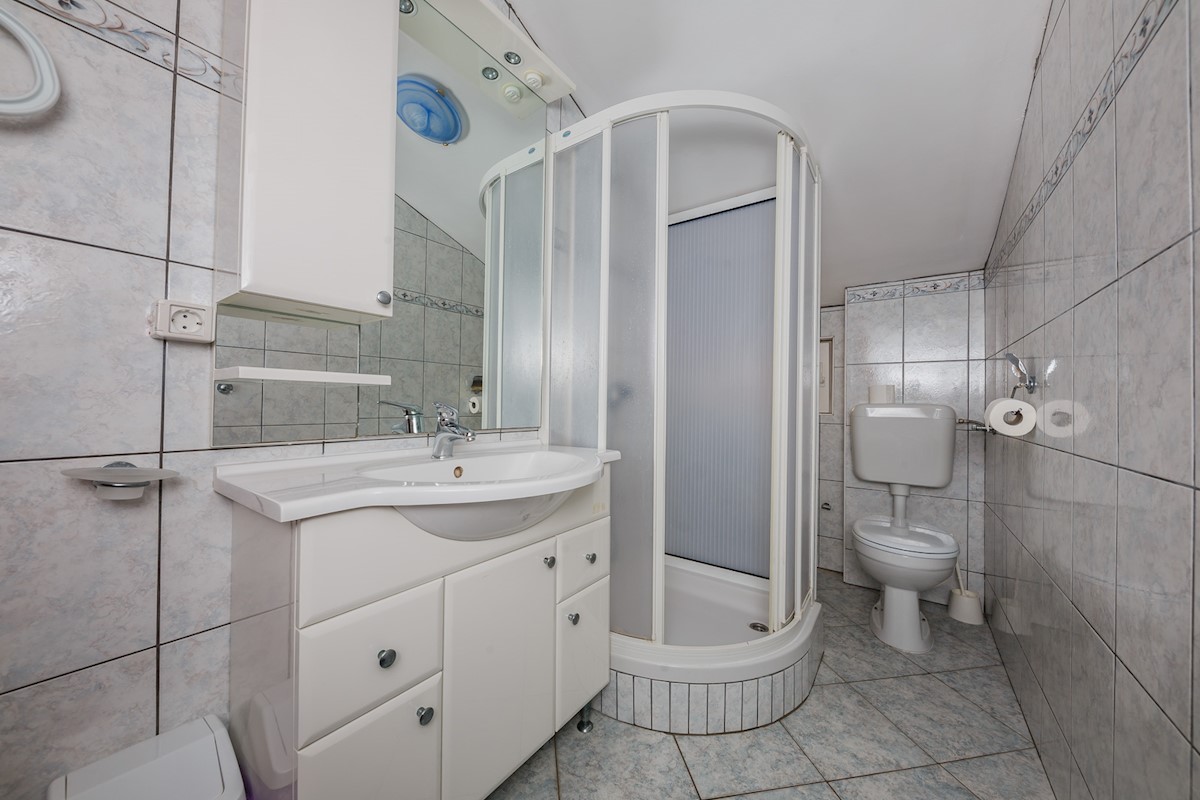 Maison À vendre - ŠIBENSKO-KNINSKA  ROGOZNICA 