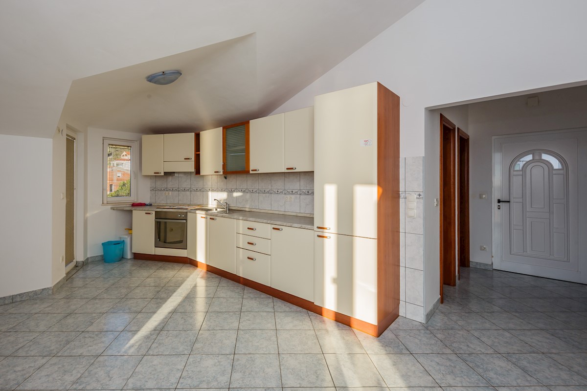 Maison À vendre - ŠIBENSKO-KNINSKA  ROGOZNICA 