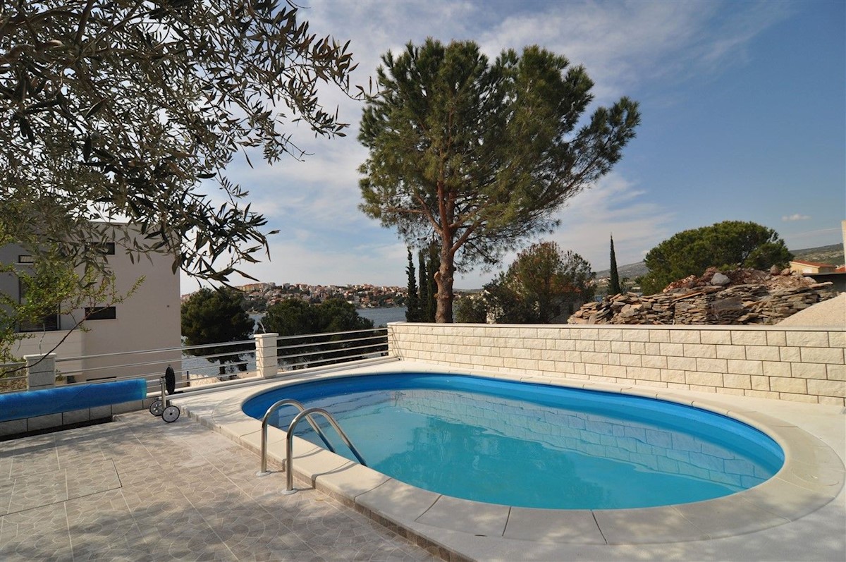 Maison À vendre - ŠIBENSKO-KNINSKA  ROGOZNICA 