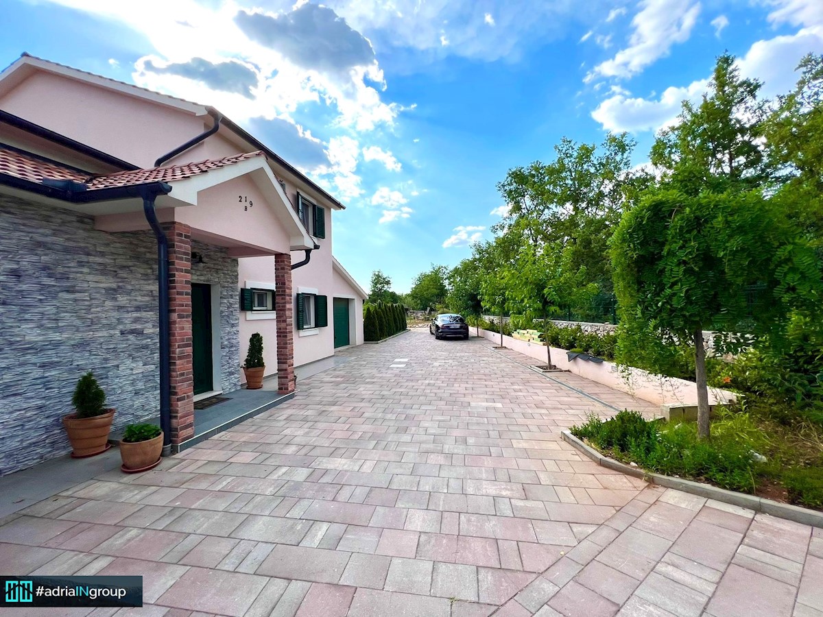 House For sale - SPLITSKO-DALMATINSKA  SPLIT 