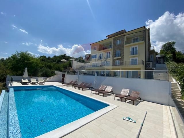 Kuća na prodaju 550 m² – Bregi