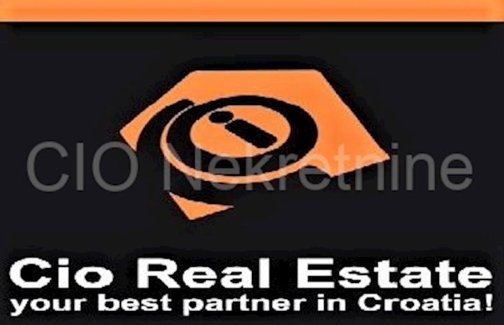 Kuća za najam 340 m² – Varoš
