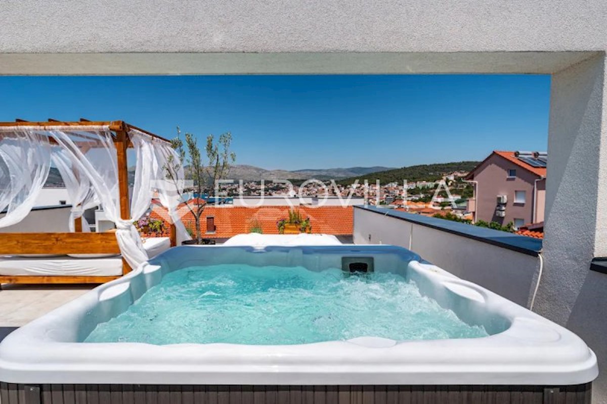 Casa In vendita - SPLITSKO-DALMATINSKA  TROGIR 