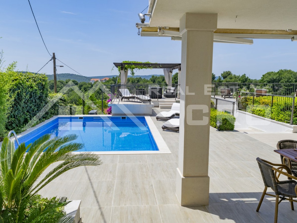 House For sale - SPLITSKO-DALMATINSKA  BRAČ 