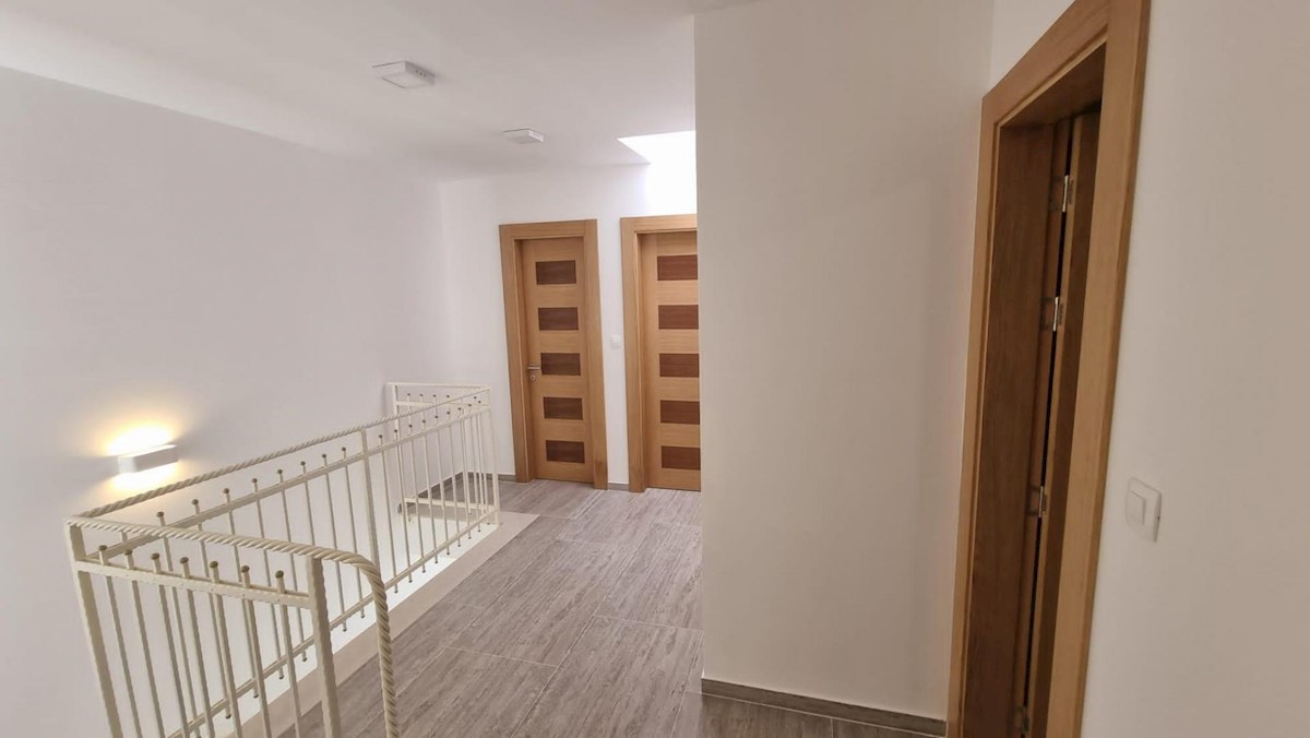 Hiša Na predaj - PRIMORSKO-GORANSKA  CRIKVENICA 