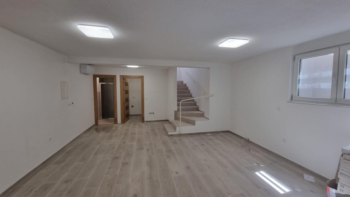 Hiša Na predaj - PRIMORSKO-GORANSKA  CRIKVENICA 