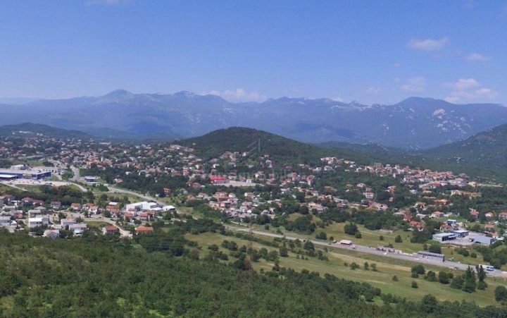 Pozemek na prodej 800 m² – Cernik
