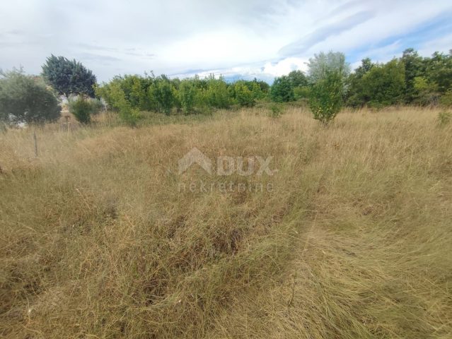 Land for sale 613 m² – Peroj