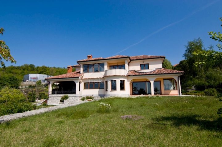 Kuća na prodaju 400 m² – Kastav