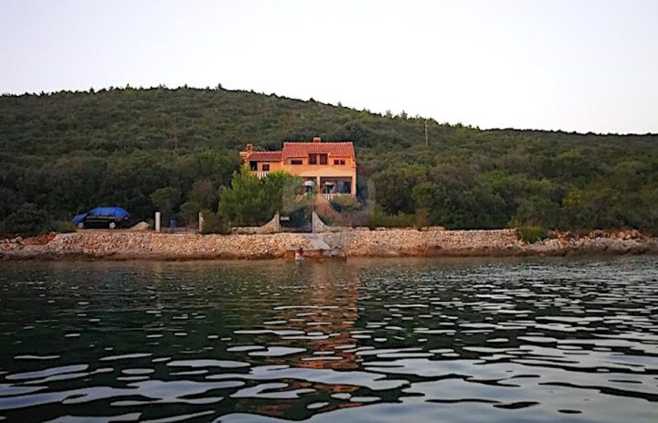 Dom na predaj 360 m² – Rivanj