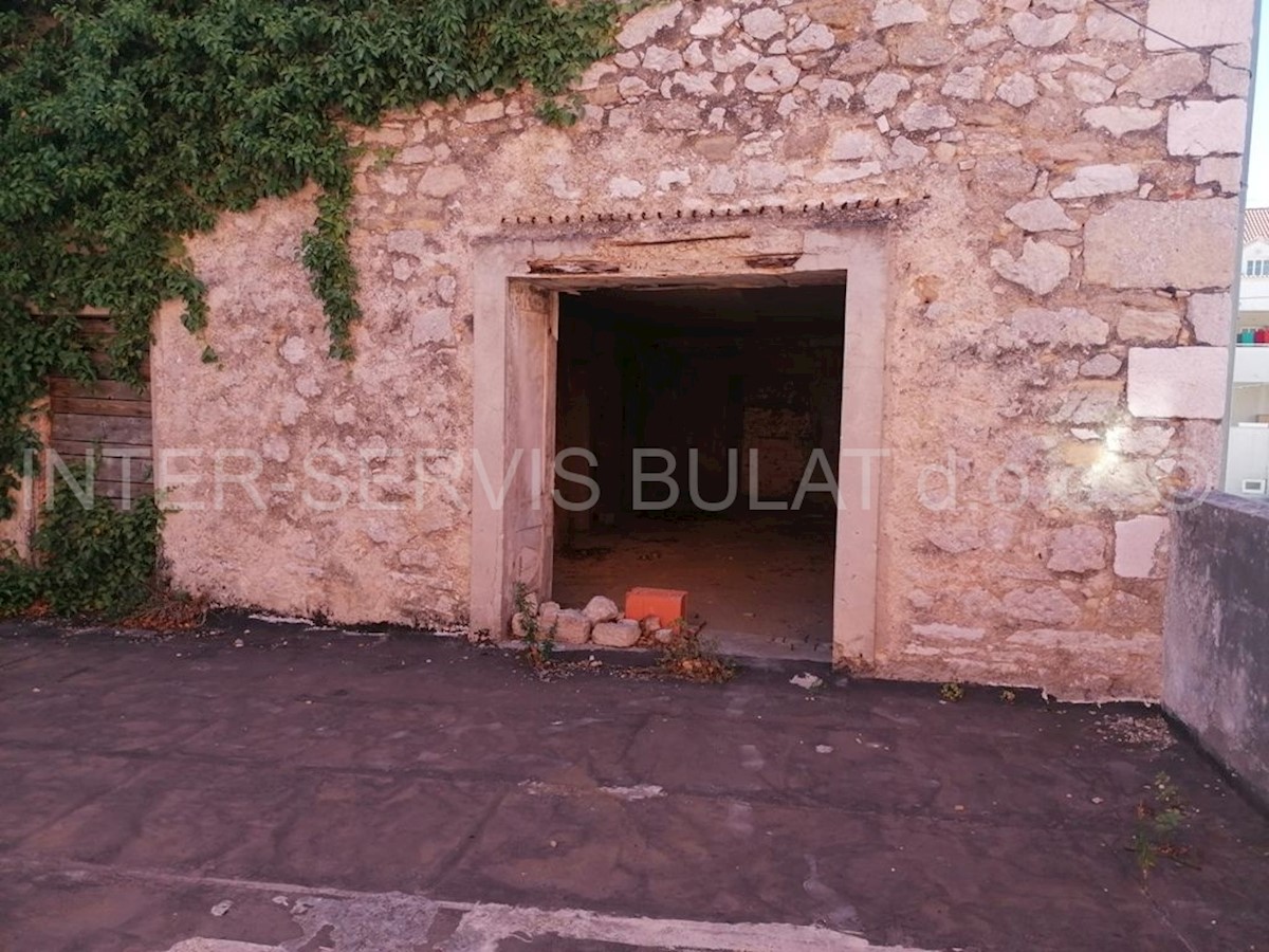 Dom Na predaj - ŠIBENSKO-KNINSKA  DRNIŠ 