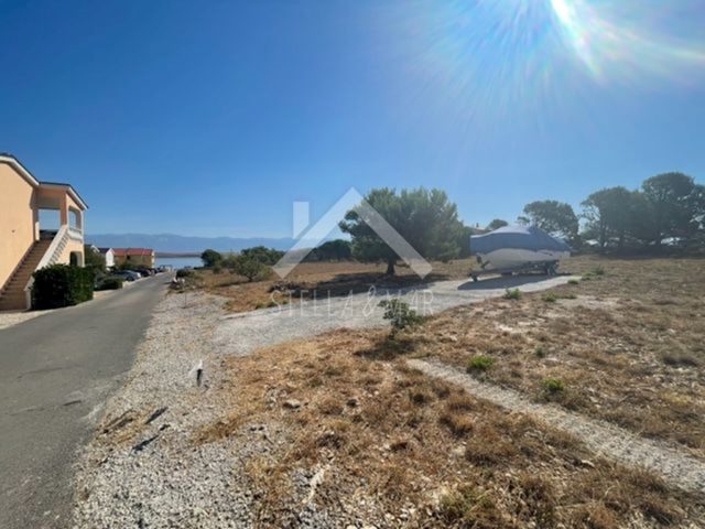 Land for sale 700 m² – Vir