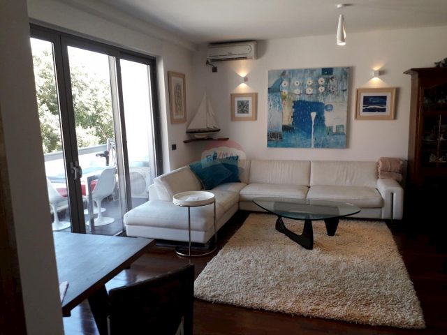 Flat for sale 80 m² – Pula