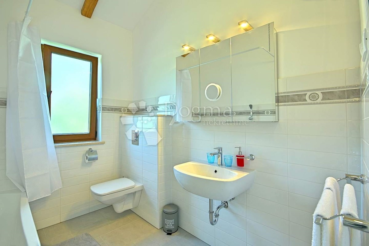 House For sale - ISTARSKA NOVIGRAD
