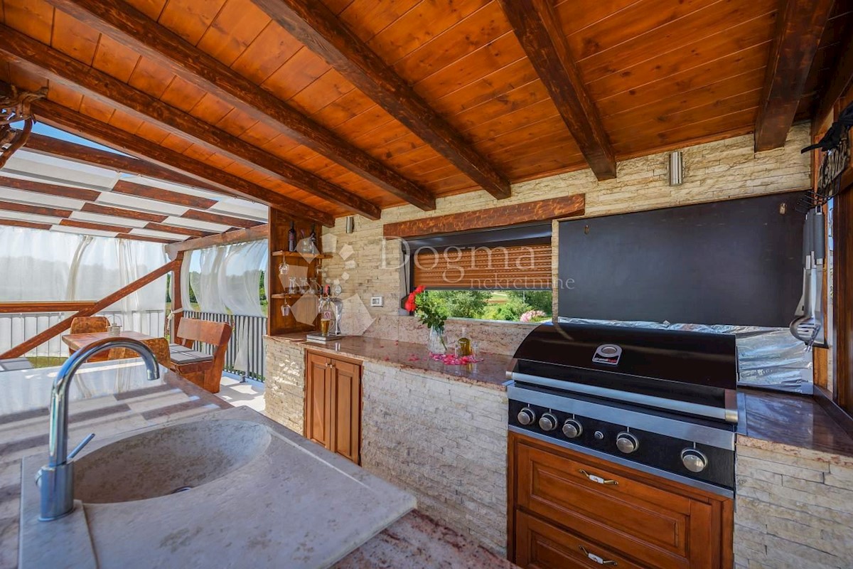 House For sale - ISTARSKA NOVIGRAD