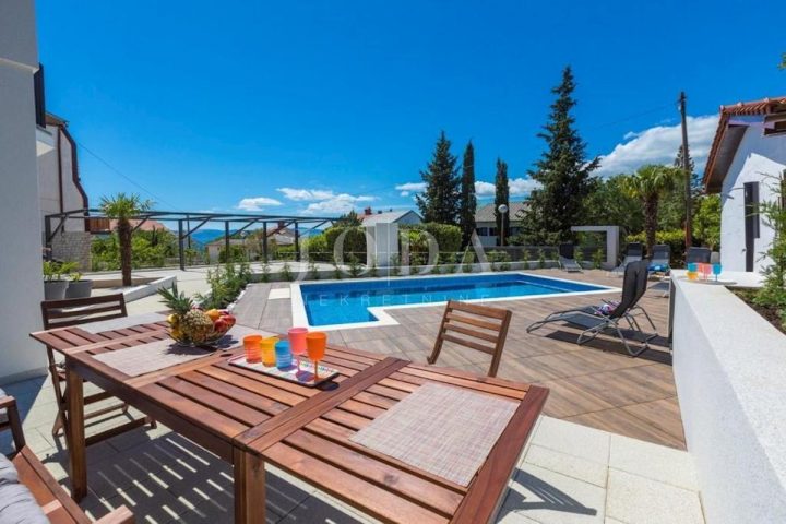 Hiša na predaj 375 m² – Dramalj