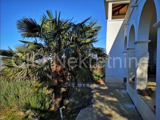 Hiša na predaj 220 m² – Škrip