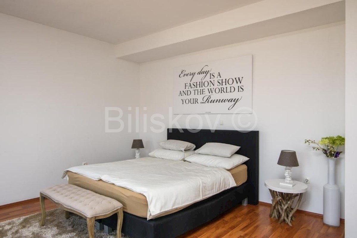 Casa In vendita - SPLITSKO-DALMATINSKA  MARINA 