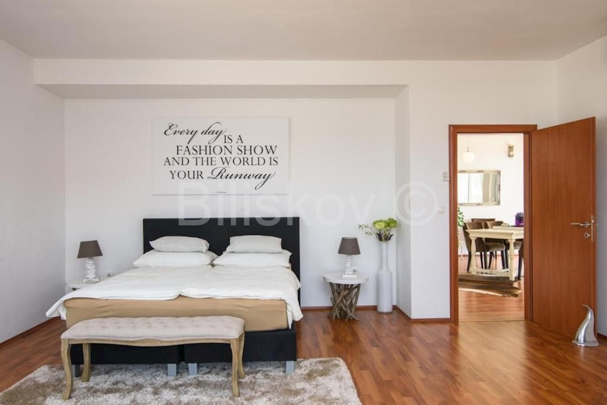 Casa In vendita - SPLITSKO-DALMATINSKA  MARINA 