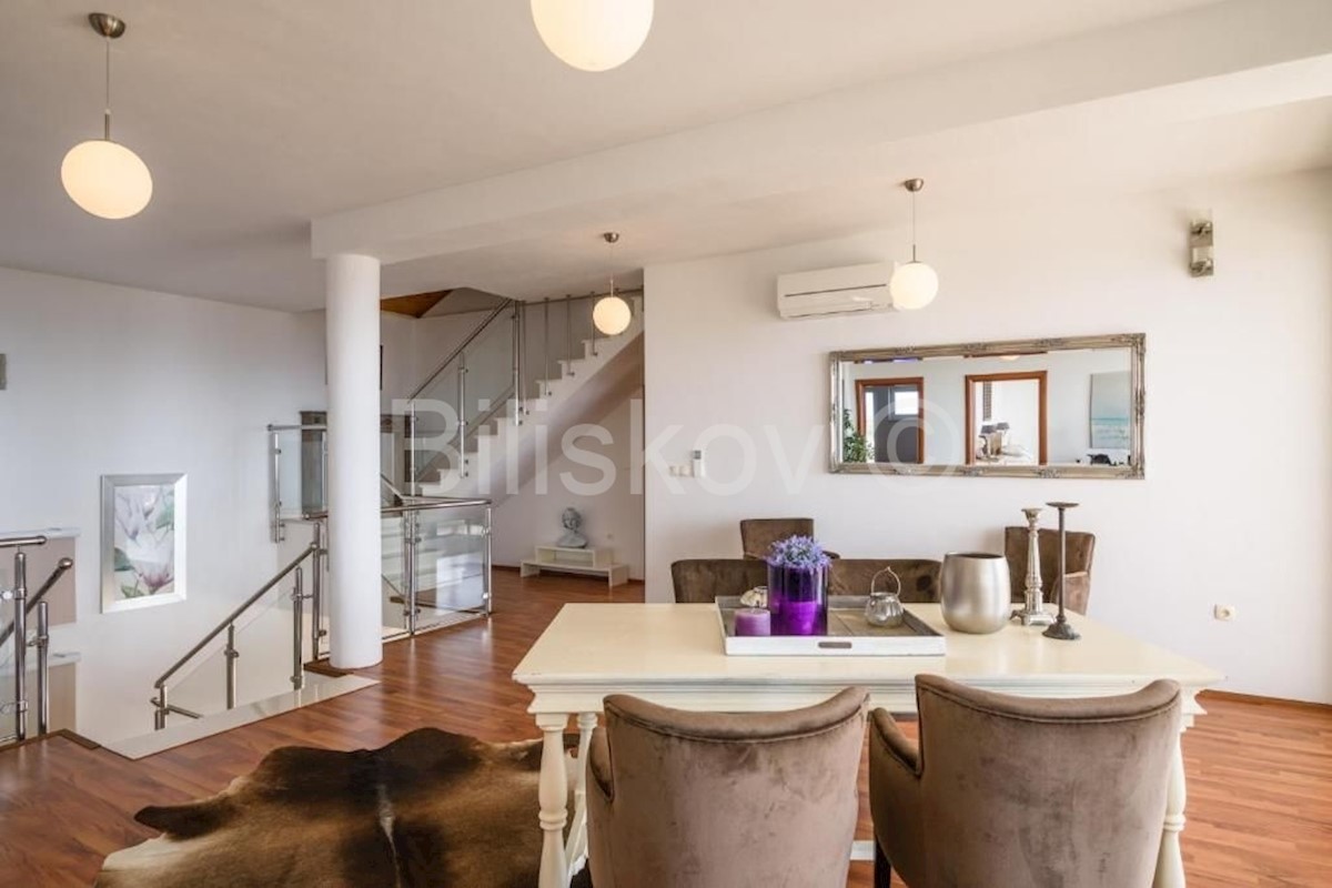 Casa In vendita - SPLITSKO-DALMATINSKA  MARINA 