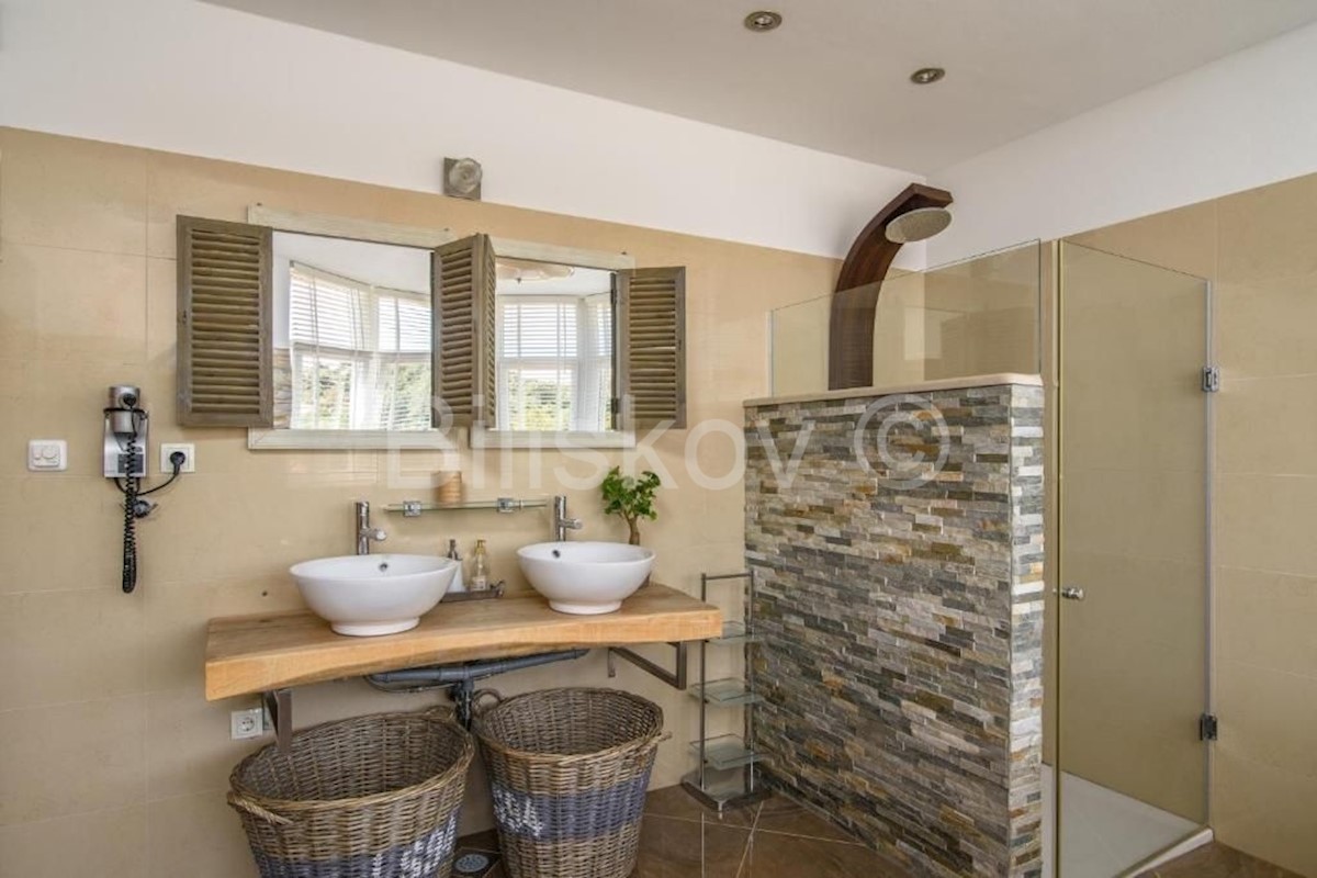 Casa In vendita - SPLITSKO-DALMATINSKA  MARINA 