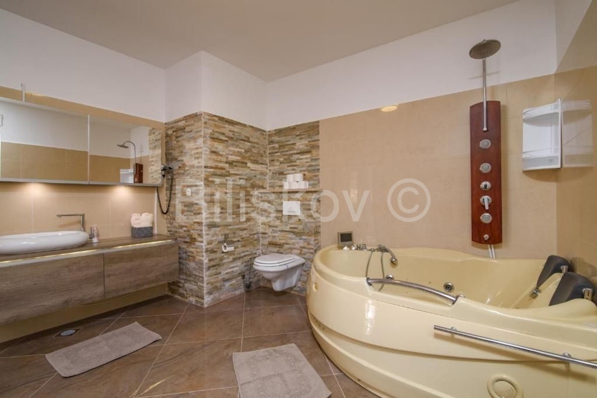Casa In vendita - SPLITSKO-DALMATINSKA  MARINA 