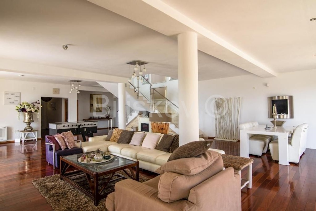Casa In vendita - SPLITSKO-DALMATINSKA  MARINA 