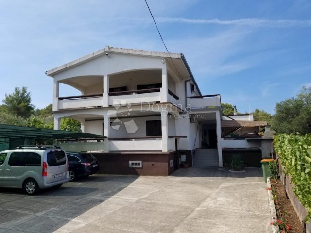 House for sale 452 m² – Kukljica