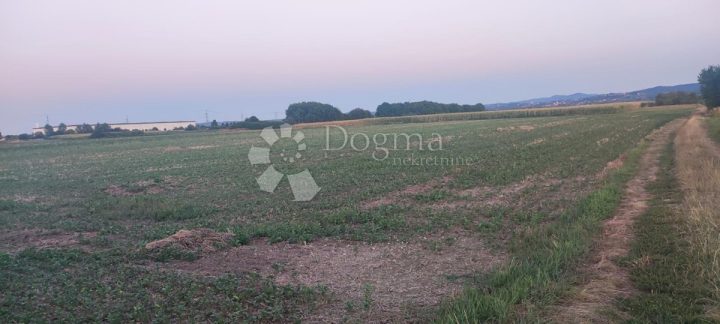 Zemljište na prodaju 12853 m² – Varaždin