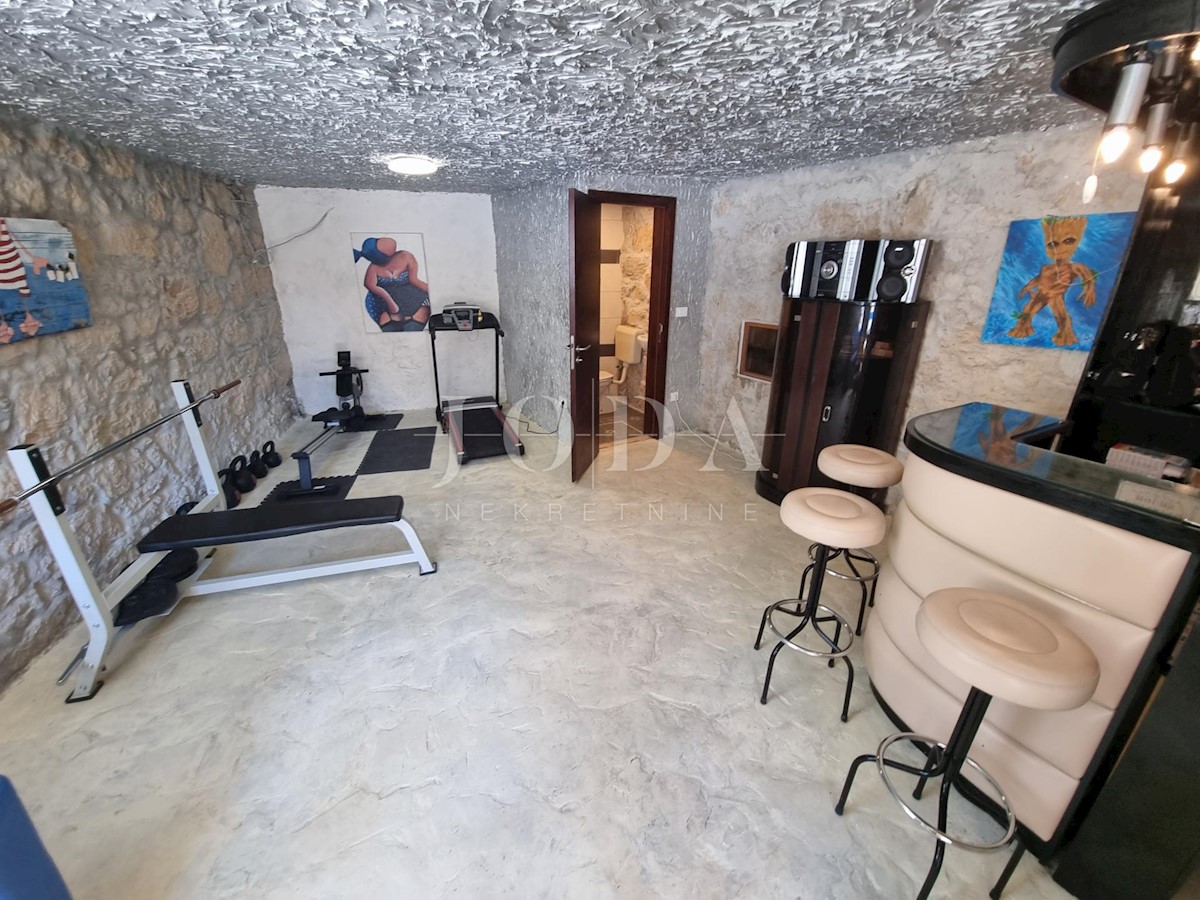 Kuća Na prodaju - PRIMORSKO-GORANSKA  VINODOLSKA OPĆINA 