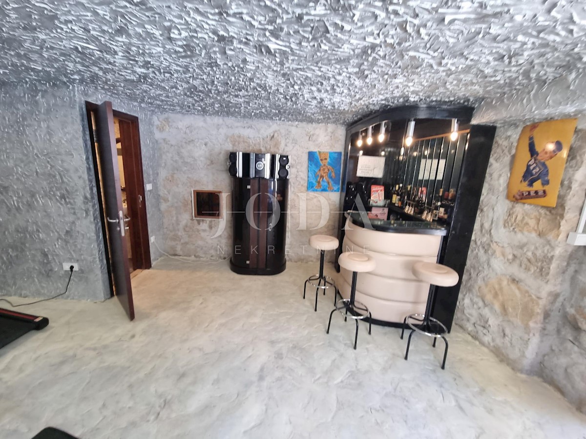 Kuća Na prodaju - PRIMORSKO-GORANSKA  VINODOLSKA OPĆINA 