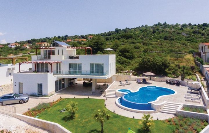 House for sale 245 m² – Ražanj