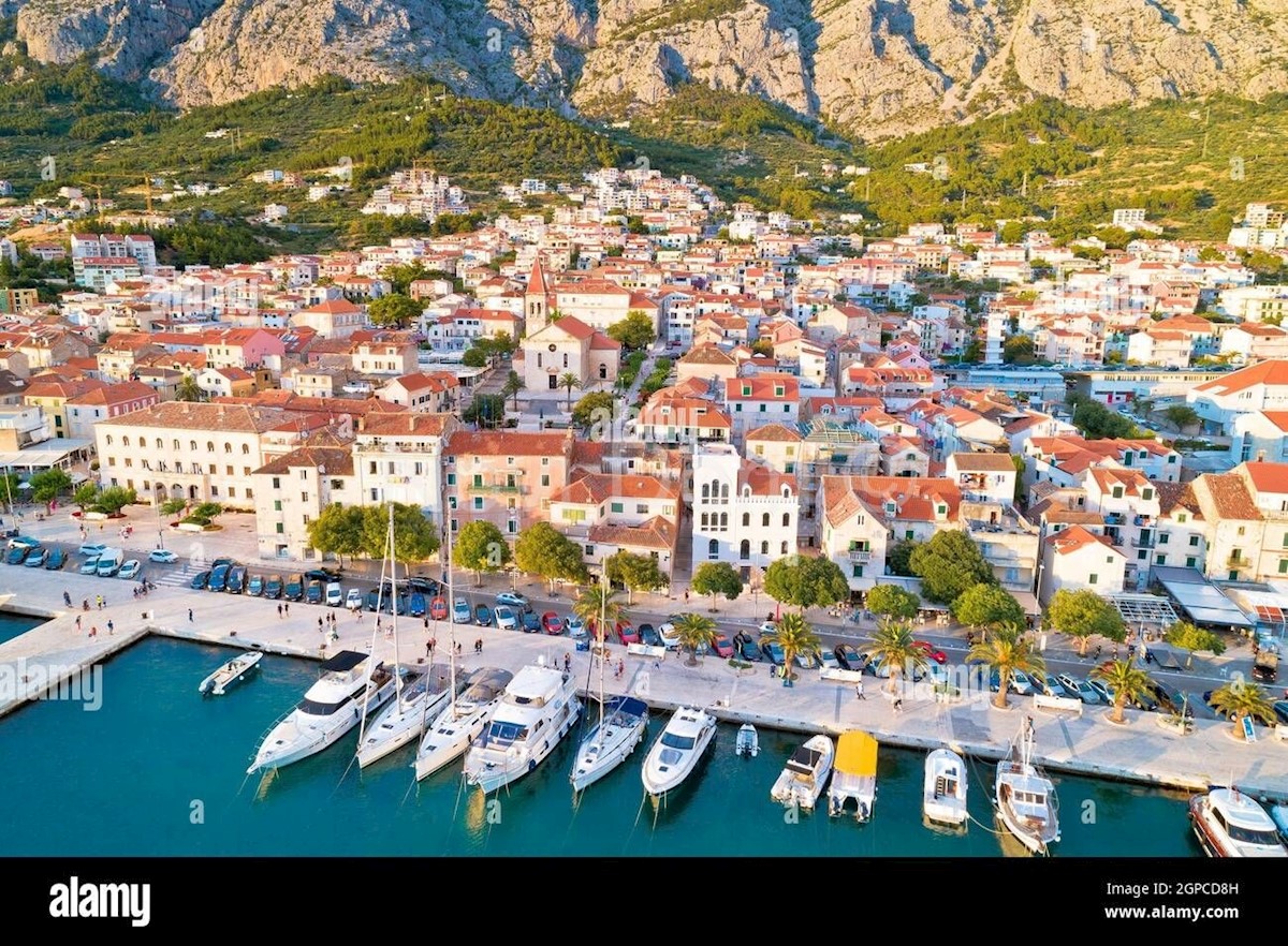Poslovni prostori Na predaj - SPLITSKO-DALMATINSKA  MAKARSKA 