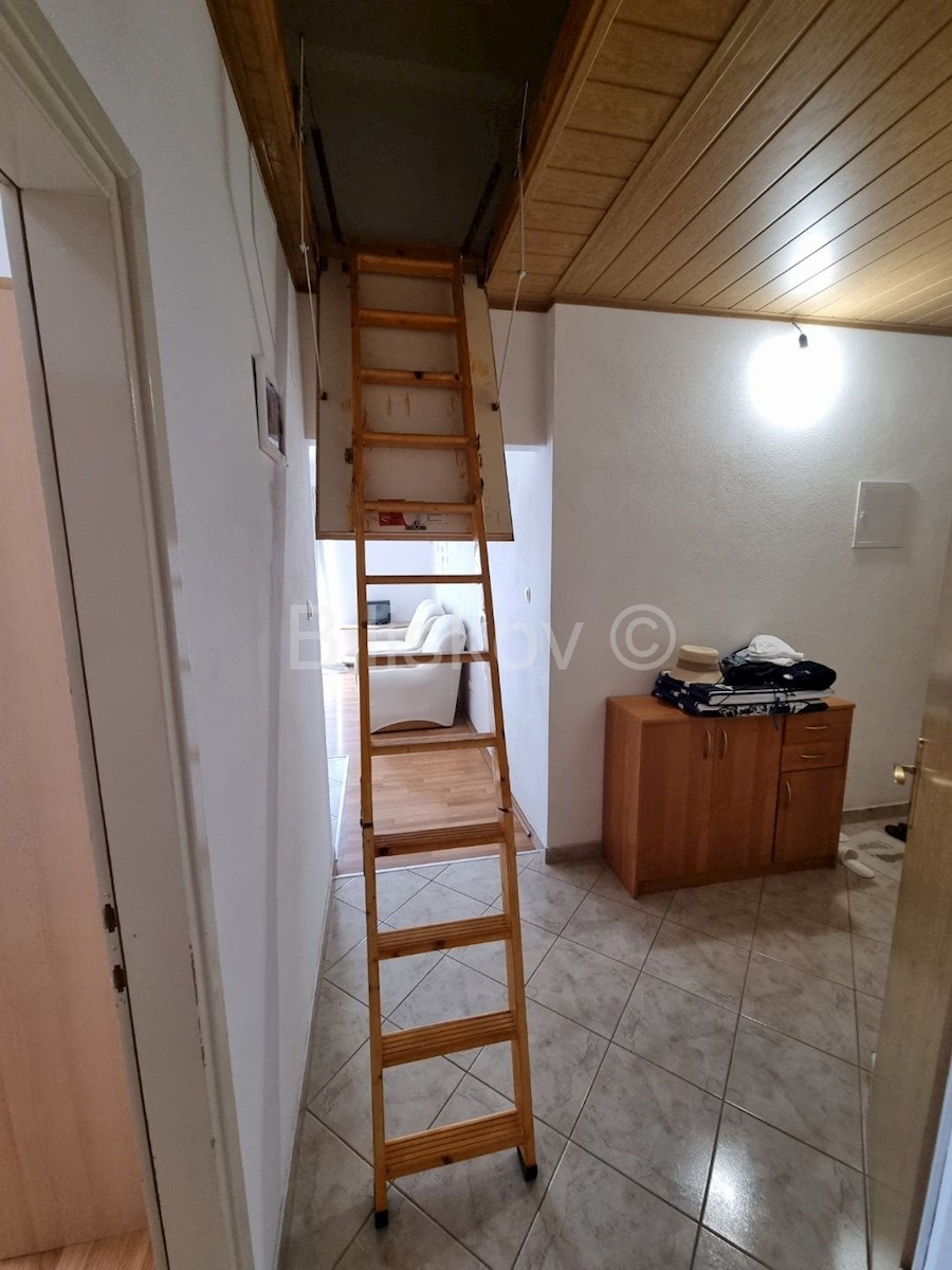 Apartma Na predaj - SPLITSKO-DALMATINSKA  KAŠTELA 