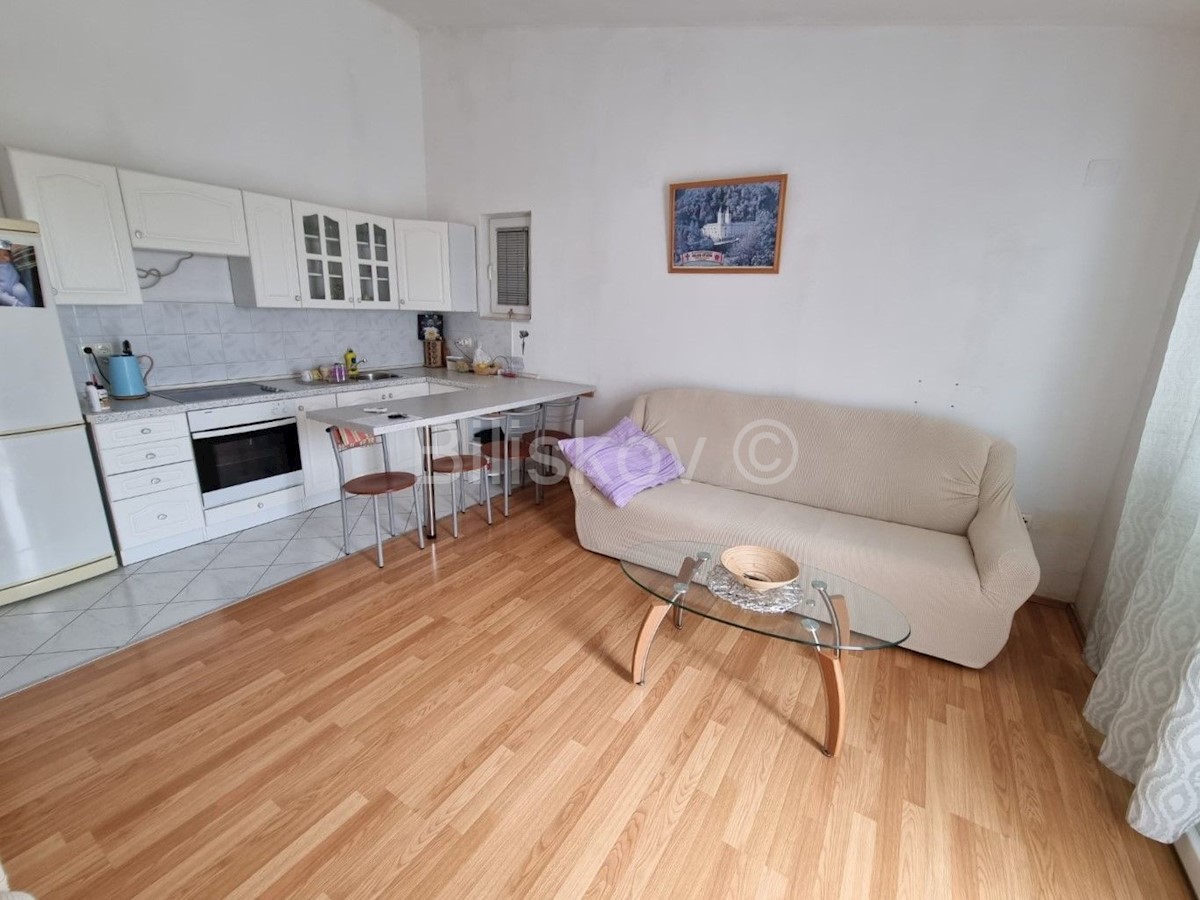 Apartma Na predaj - SPLITSKO-DALMATINSKA  KAŠTELA 