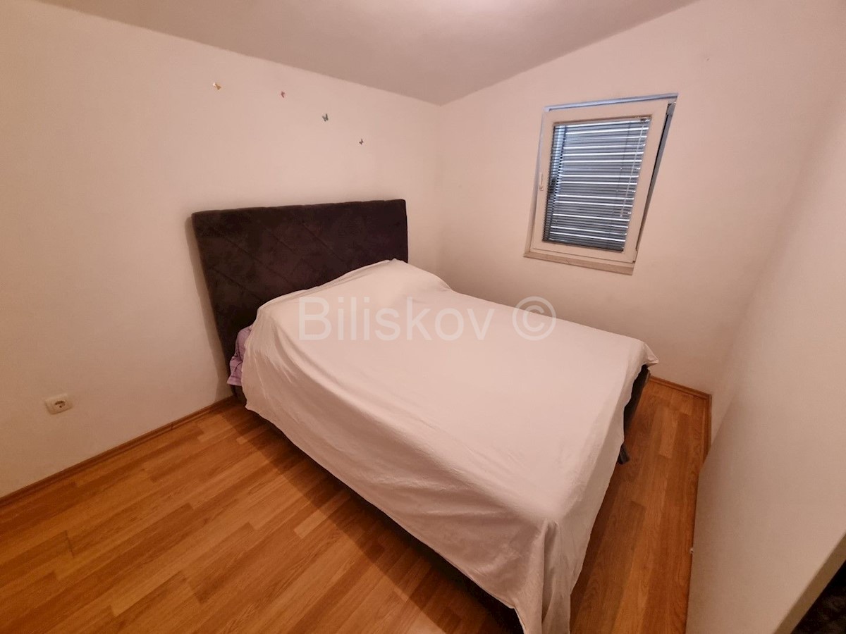 Apartma Na predaj - SPLITSKO-DALMATINSKA  KAŠTELA 