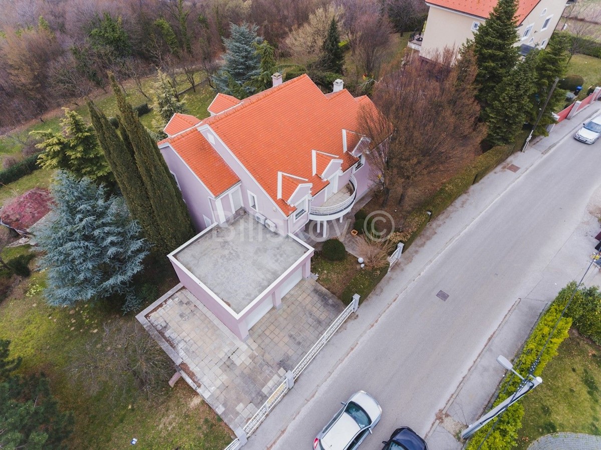 Hiša Na predaj - GRAD ZAGREB  ZAGREB 