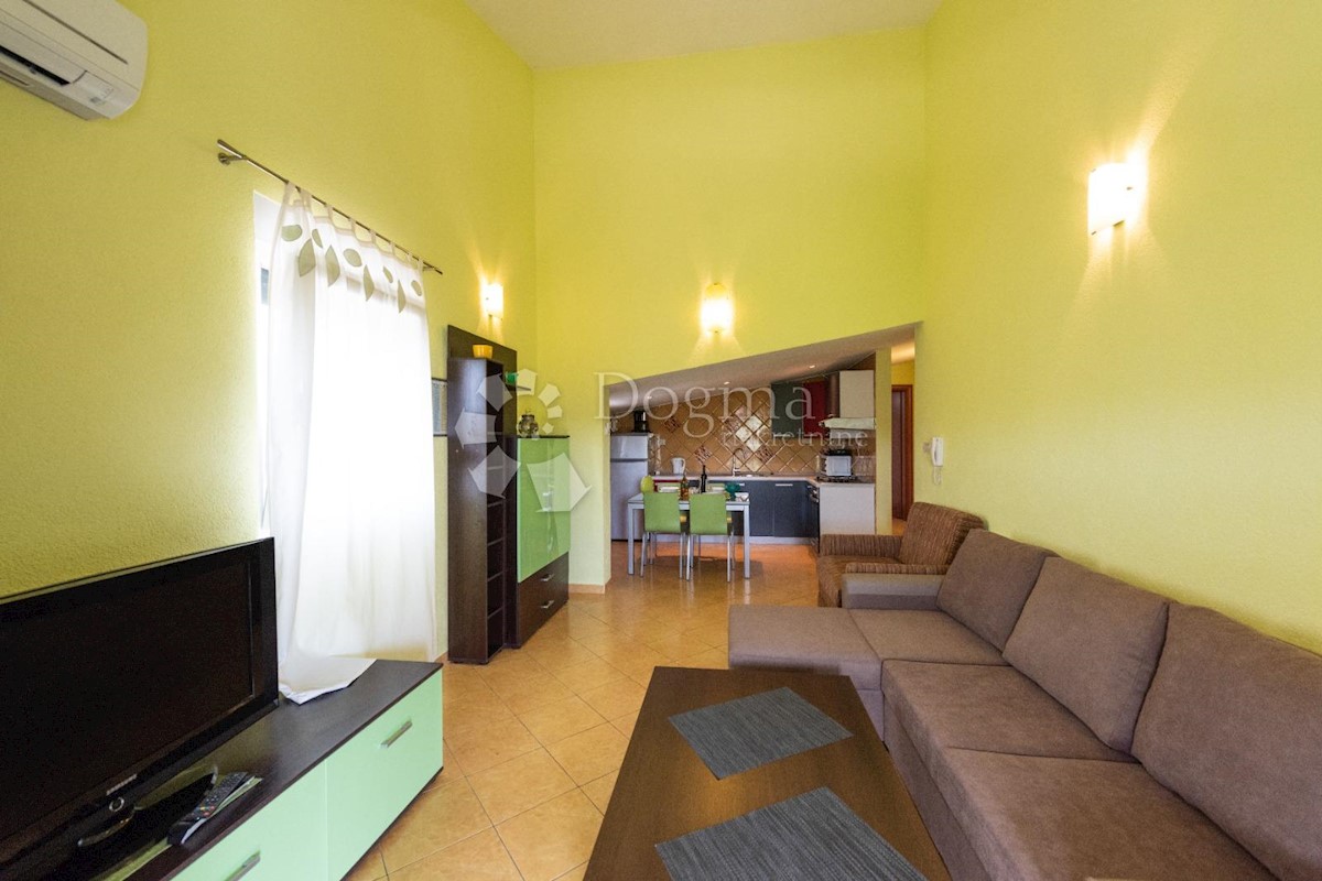 Haus Zu verkaufen - SPLITSKO-DALMATINSKA  MARINA 