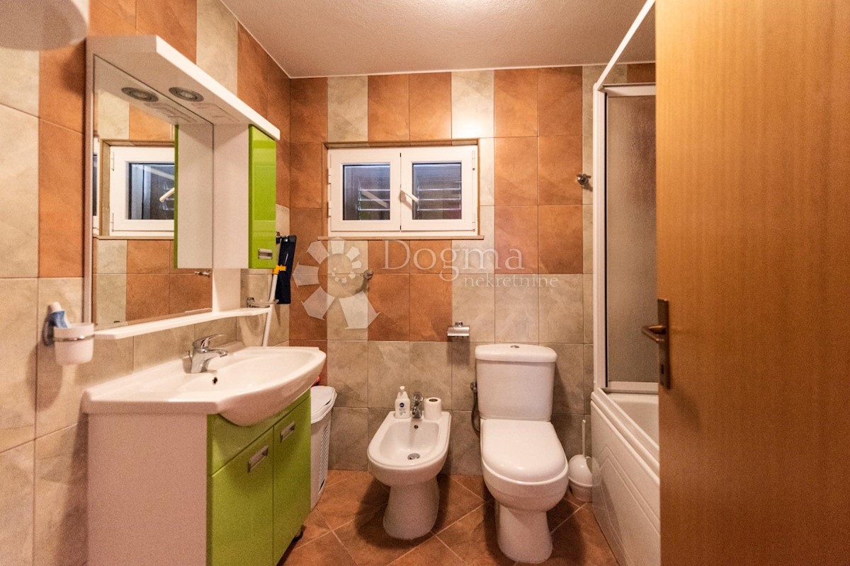 Haus Zu verkaufen - SPLITSKO-DALMATINSKA  MARINA 