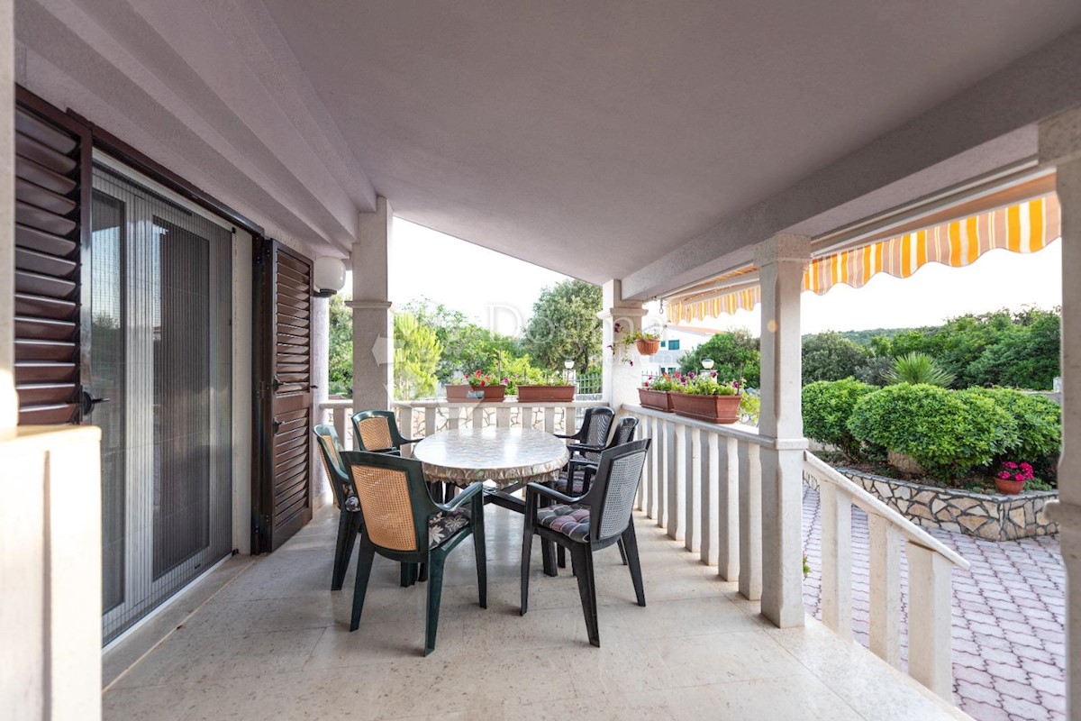 Haus Zu verkaufen - SPLITSKO-DALMATINSKA  MARINA 