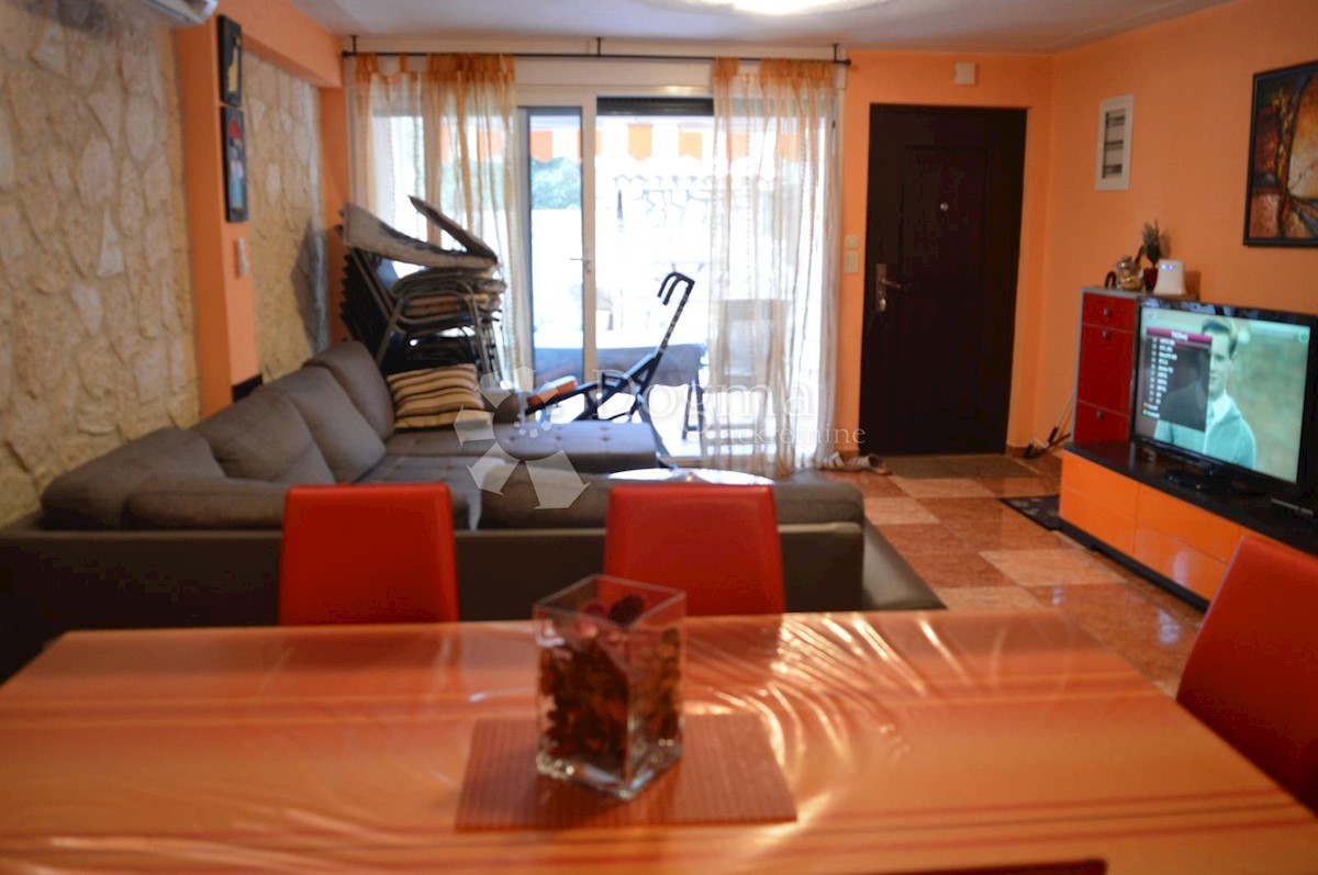 Haus Zu verkaufen - SPLITSKO-DALMATINSKA  MARINA 